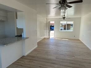 524 W Meadow Ct in Tulare, CA - Building Photo - Building Photo