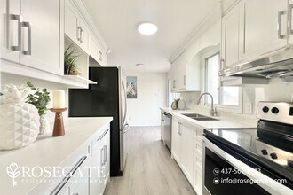 Spacious 3 Bed 2 Bath Main Floor Unit in K in Kitchener, ON - Building Photo - Building Photo