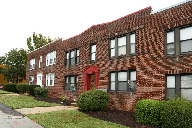 1655 Holbrook St NE in Washington, DC - Foto de edificio - Building Photo