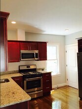 49 Beech Glen St, Unit 2 in Boston, MA - Foto de edificio - Building Photo