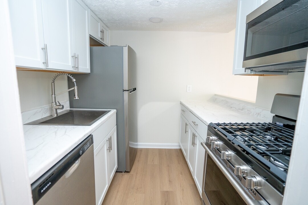Lakeshore Cove in Columbus, OH - Building Photo