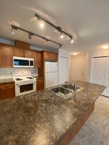 598-598 Sutherland Ave in Kelowna, BC - Building Photo