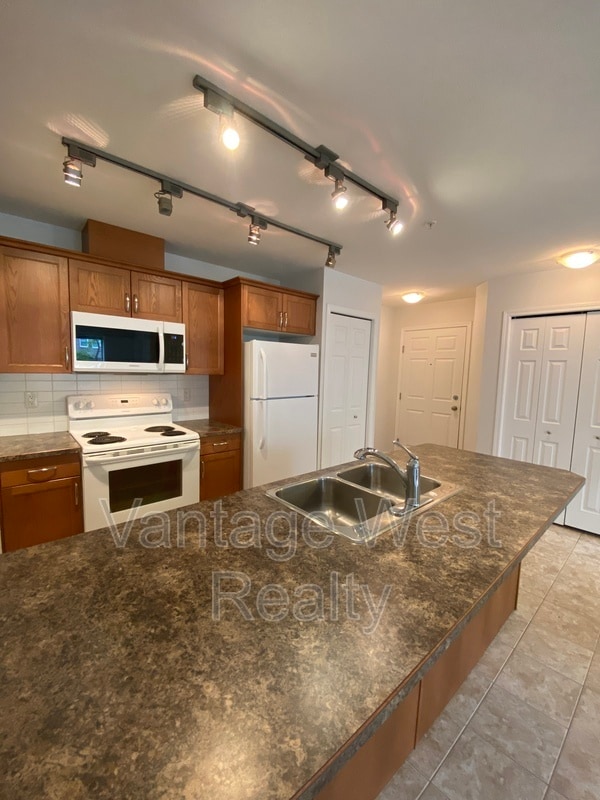 property at 598-598 Sutherland Ave