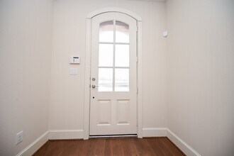 9546 London Bridge Station in Houston, TX - Building Photo - Building Photo