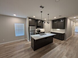 913 E Jefferson St in Brownsville, TX - Building Photo