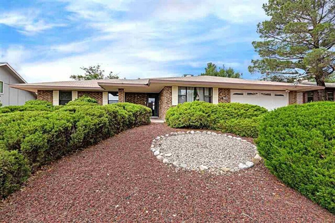 3021 Los Robles in Alamogordo, NM - Building Photo