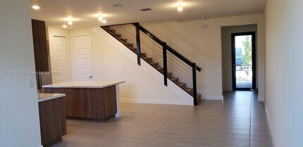 10452 NW 80th Terrace in Doral, FL - Building Photo - Building Photo