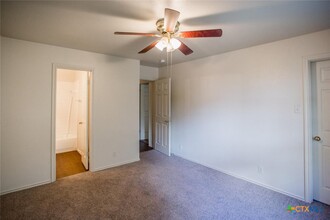102 Cedargrove in San Marcos, TX - Building Photo - Building Photo