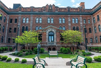 300 Alexander Apartments in Rochester, NY - Foto de edificio - Building Photo