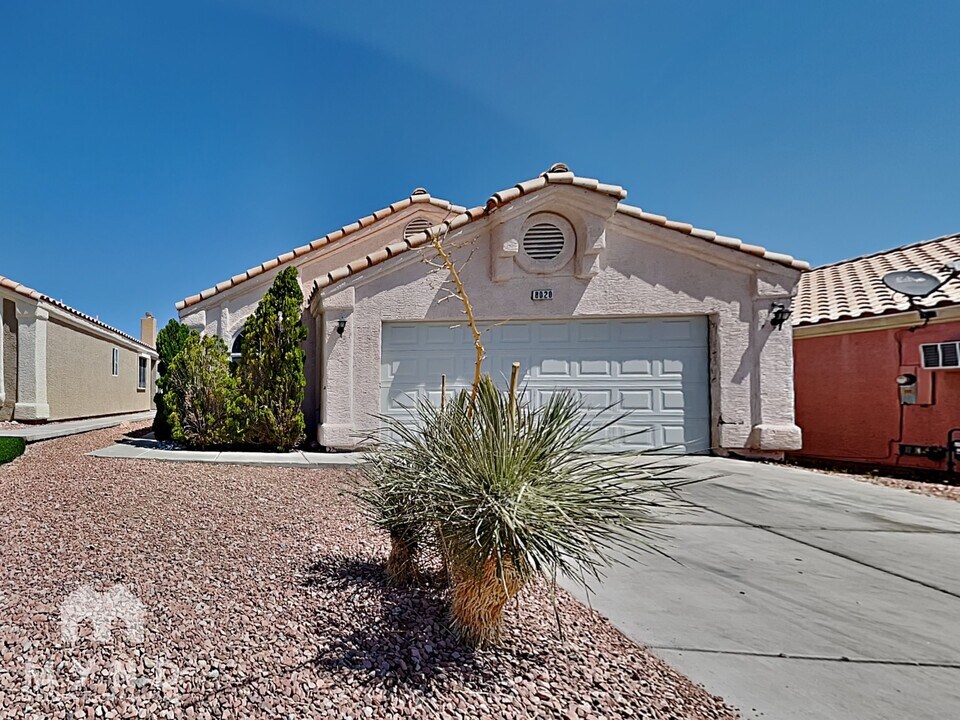 8020 Tulum Ct in Las Vegas, NV - Building Photo