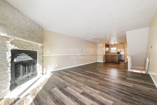 8165 S Fillmore Way in Centennial, CO - Building Photo - Building Photo