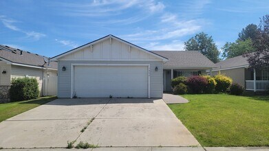1802 N Aladdin Rd in Liberty Lake, WA - Building Photo - Building Photo