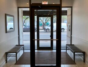 2011 W Belmont Ave, Unit 308 in Chicago, IL - Building Photo - Building Photo