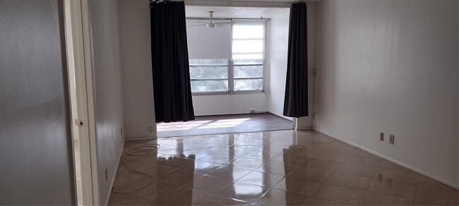 9340 Lagoon Pl in Davie, FL - Building Photo - Building Photo