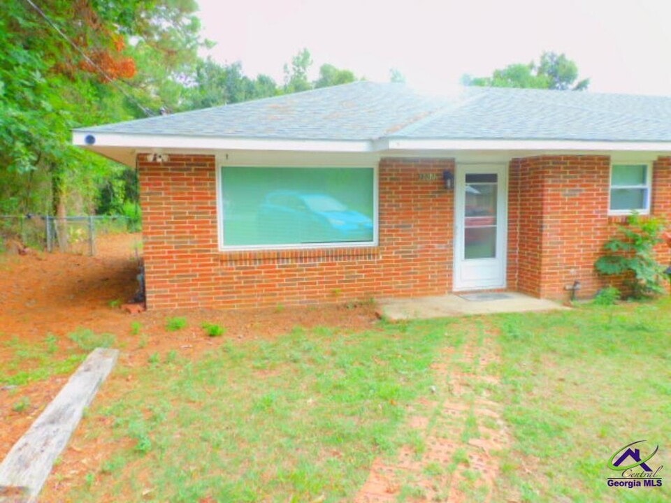 102 Madison Ave in Warner Robins, GA - Building Photo