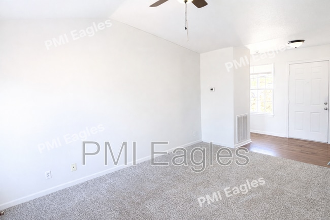 1004 Bush Ave in Oak Grove, KY - Building Photo - Building Photo