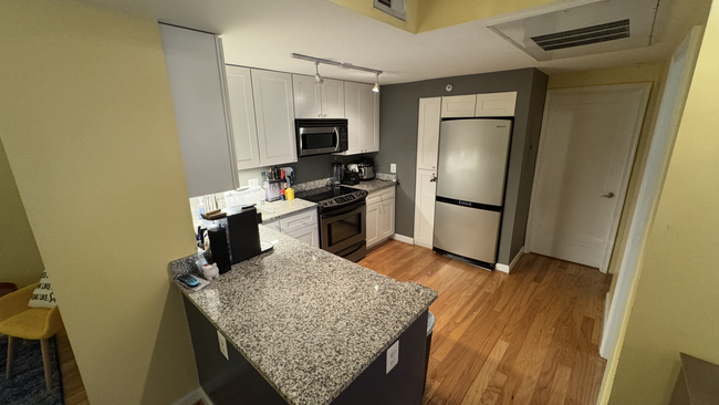 1314 Massachusetts Ave NW, Unit 405 in Washington, DC - Building Photo - Building Photo