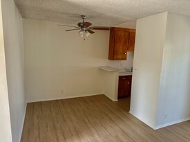 4350 Troost Ave in Studio City, CA - Building Photo