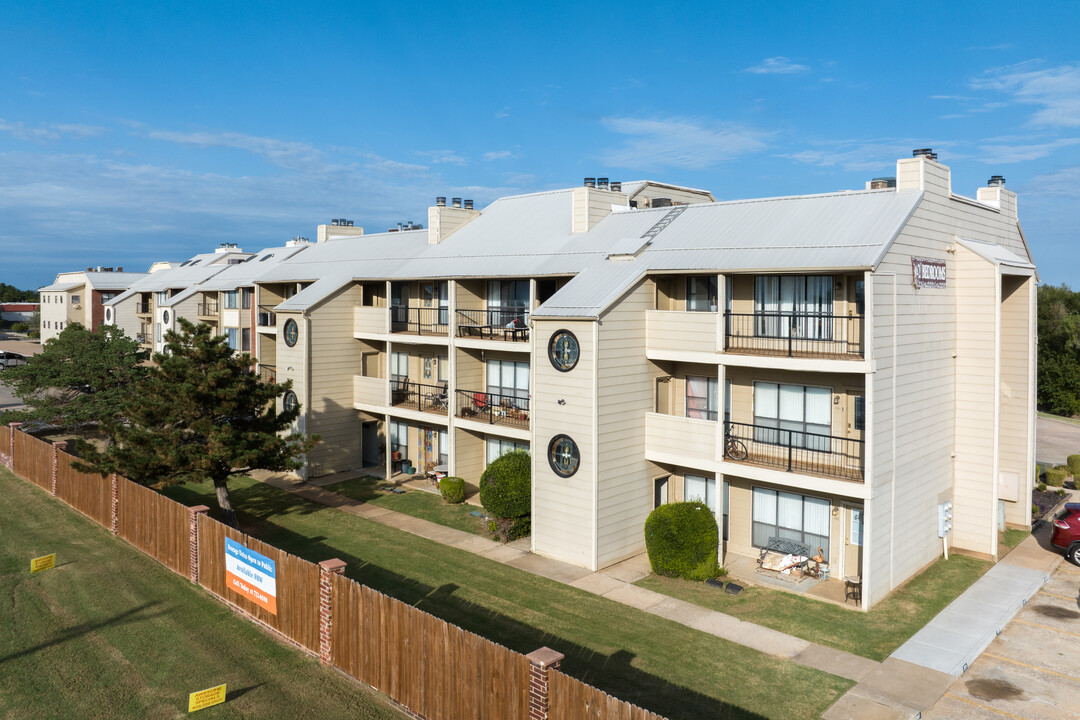 Eagle Crest Apartments in Oklahoma City, OK - Building Photo