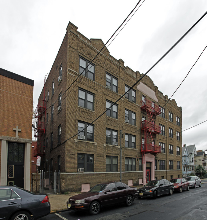 851 Pavonia Ave in Jersey City, NJ - Building Photo