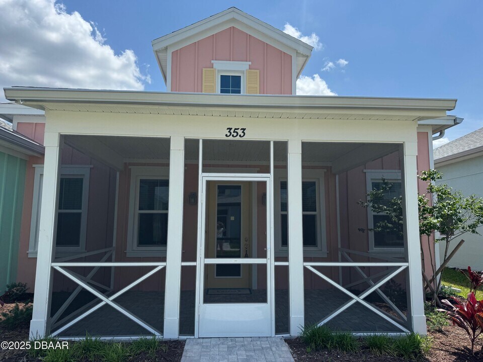353 Gypsy Palace Ln in Daytona Beach, FL - Building Photo