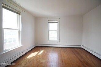 18 Harold Ave, Unit B in Greenwich, CT - Building Photo - Building Photo