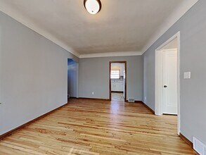 1946 Cottage Ave E in St. Paul, MN - Building Photo - Building Photo