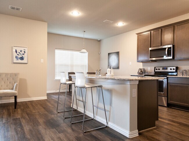 1438 Ponderosa Dr in Waxahachie, TX - Building Photo - Building Photo