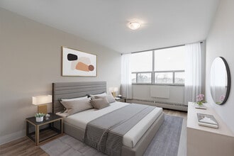 569 Sheppard Avenue West in Toronto, ON - Building Photo - Building Photo