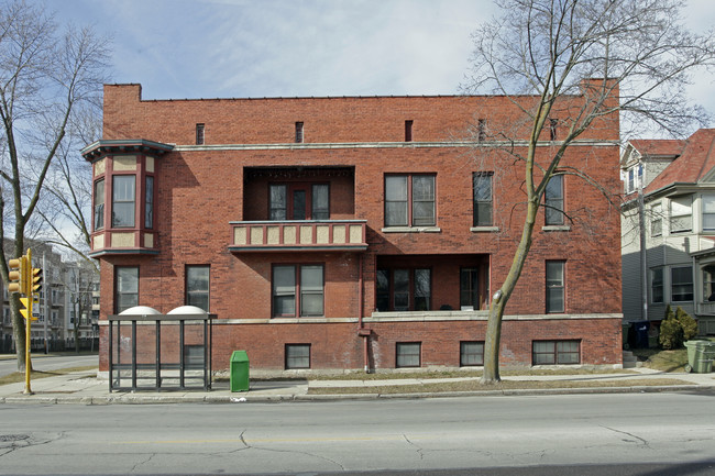 2530-2532 E Bradford Ave in Milwaukee, WI - Building Photo - Building Photo