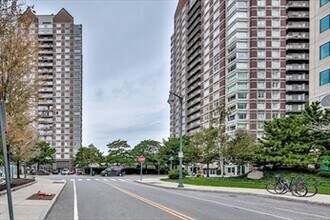 8 Museum Way in Cambridge, MA - Foto de edificio - Building Photo