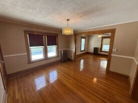 99-101-101 Mooreland St in Springfield, MA - Building Photo