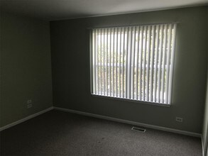 346 Victoria Ln in Elgin, IL - Building Photo - Building Photo