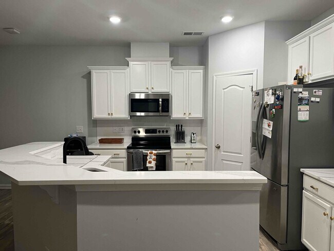 332 Kennebel Pl in Fort Mill, SC - Building Photo - Building Photo
