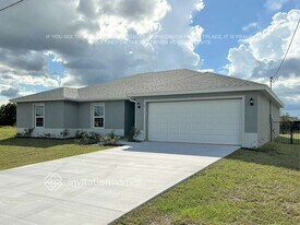 720 NW 3rd Ave in Cape Coral, FL - Building Photo