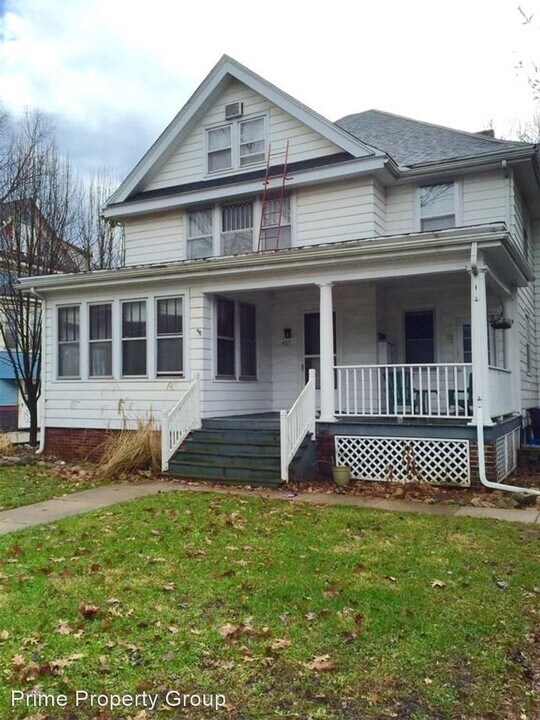 407 W Green St in Champaign, IL - Building Photo
