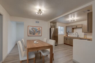 1149 Victor St in Aurora, CO - Foto de edificio - Building Photo