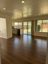 44215 Hanstead Ave in Lancaster, CA - Building Photo - Building Photo