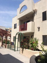 Harmony Gates in North Hollywood, CA - Building Photo - Building Photo