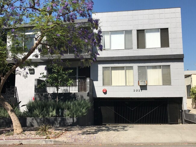 1017 N Spaulding Ave #8 in West Hollywood, CA - Foto de edificio - Building Photo