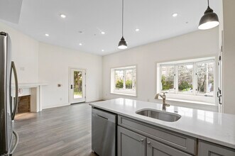 240 W Tulpehocken St, Unit 2 in Philadelphia, PA - Building Photo - Building Photo