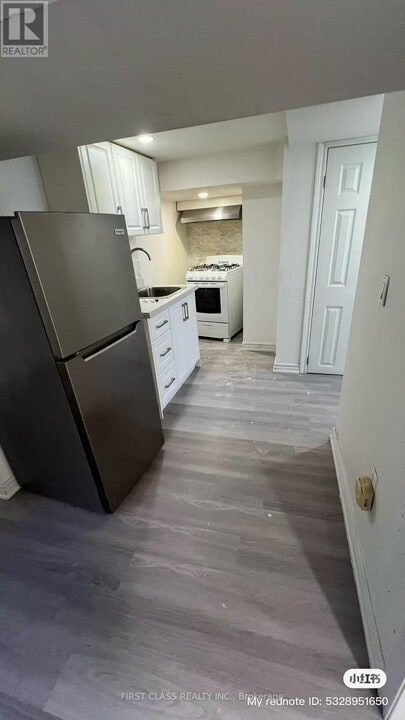 77 O'Connor Dr in Toronto, ON - Building Photo