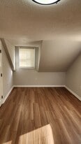 43 Victor St, Unit Room in East Haven, CT - Building Photo