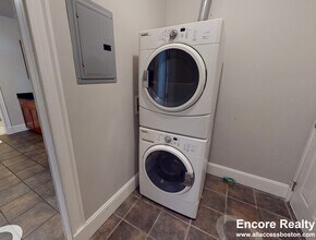 11 Beacon St in Somerville, MA - Building Photo - Building Photo