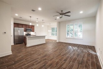 1705 Roseburg Dr in Austin, TX - Building Photo - Building Photo