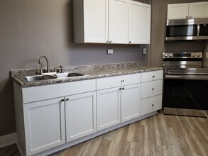 415 Noblestown Rd, Unit 2 in Carnegie, PA - Building Photo - Building Photo