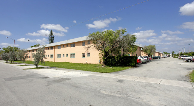 West Dade II in Miami, FL - Building Photo - Building Photo