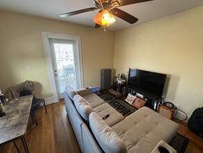 26 White St, Unit 2 in Cambridge, MA - Building Photo - Building Photo