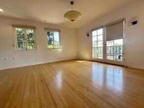 1160 S Crescent Heights Blvd, Unit 1160 S. Crescent Heights in Los Angeles, CA - Building Photo - Building Photo