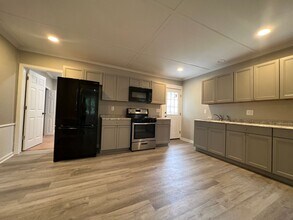 408 E 3rd Ave in Gastonia, NC - Building Photo - Building Photo